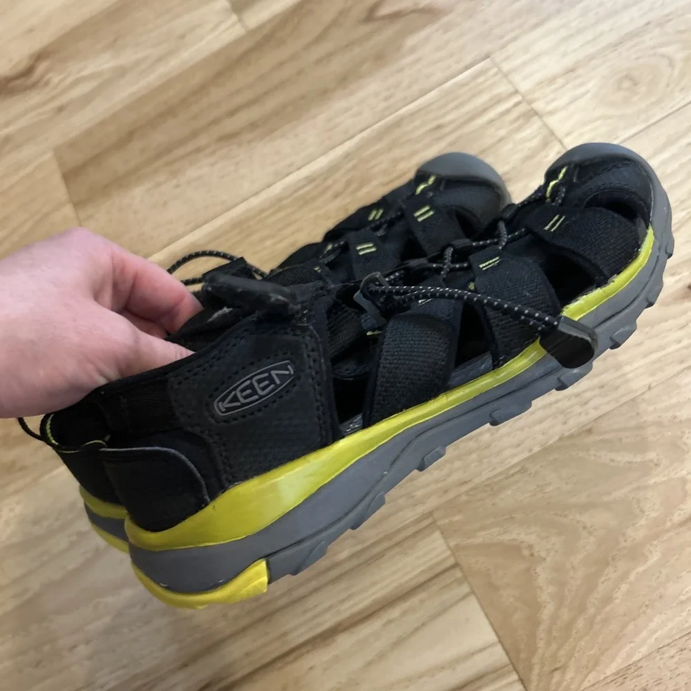 Black Men's Keens Size 5